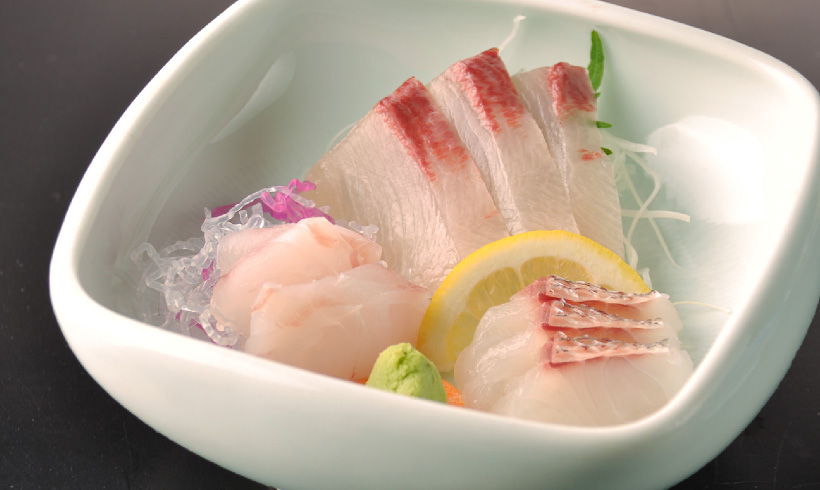 呼子名物!生簀で泳ぐ新鮮なイカ活造りプラン