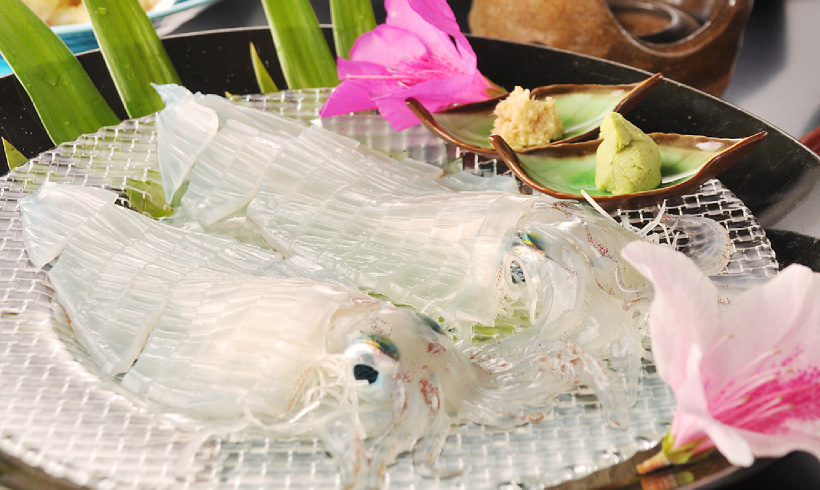 呼子名物!生簀で泳ぐ新鮮なイカ活造りプラン