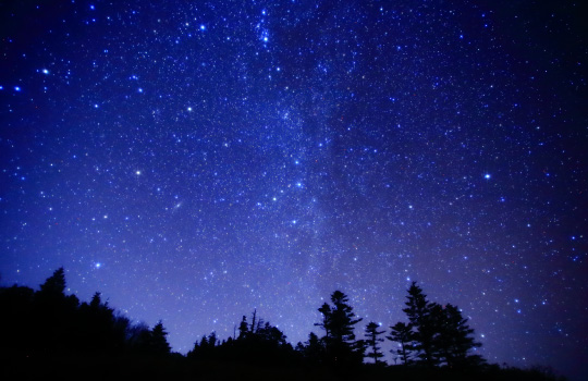 テラスで夜風にあたる