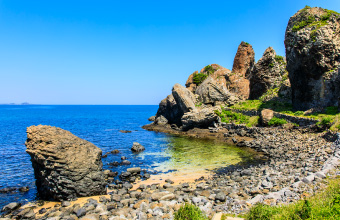 湊の立神岩